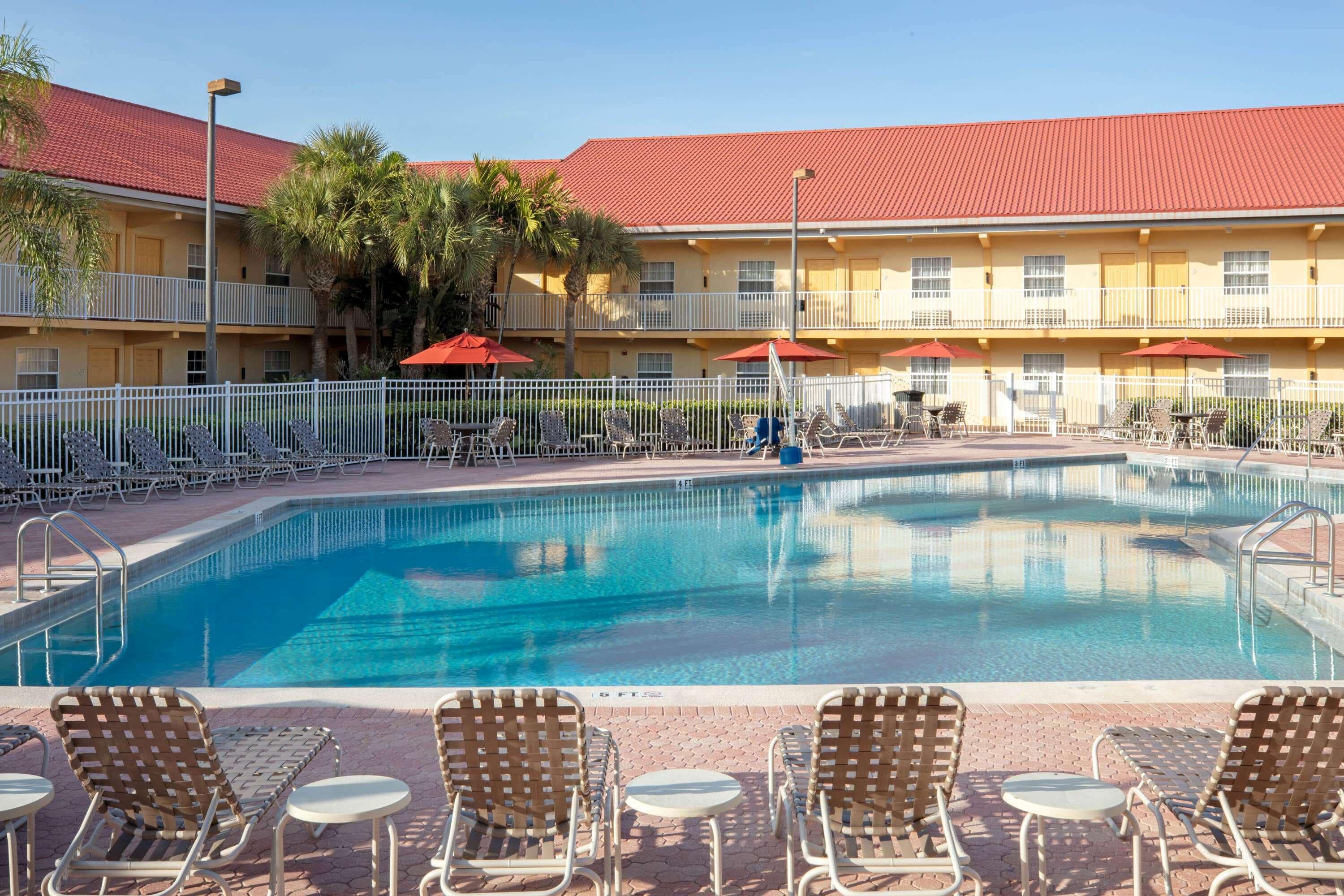 La Quinta Inn By Wyndham Cocoa Beach-Port Canaveral Екстериор снимка
