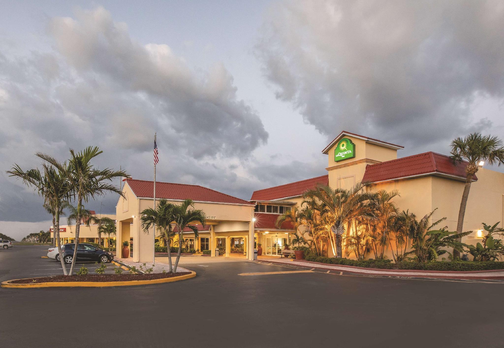 La Quinta Inn By Wyndham Cocoa Beach-Port Canaveral Екстериор снимка