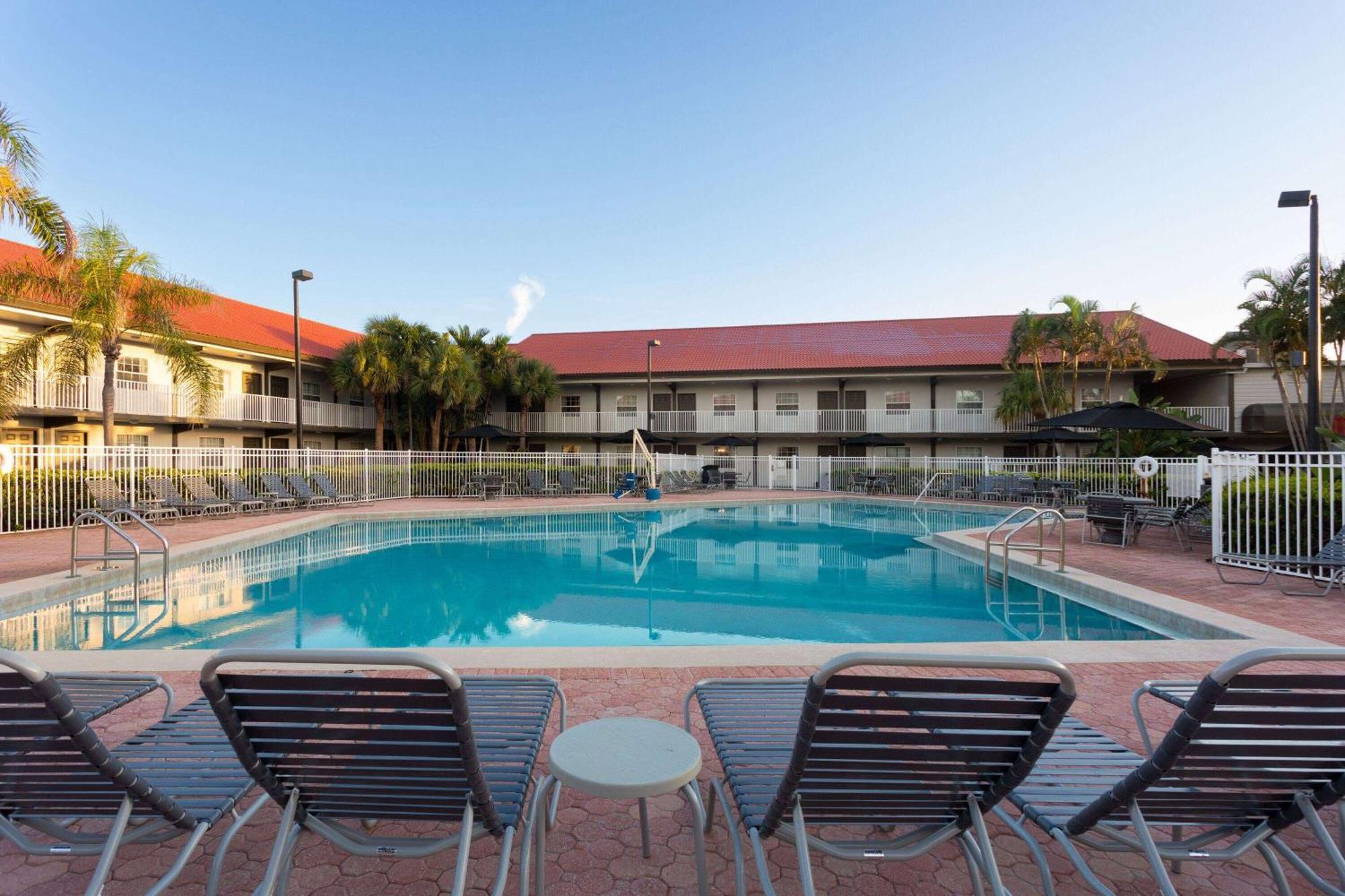 La Quinta Inn By Wyndham Cocoa Beach-Port Canaveral Екстериор снимка
