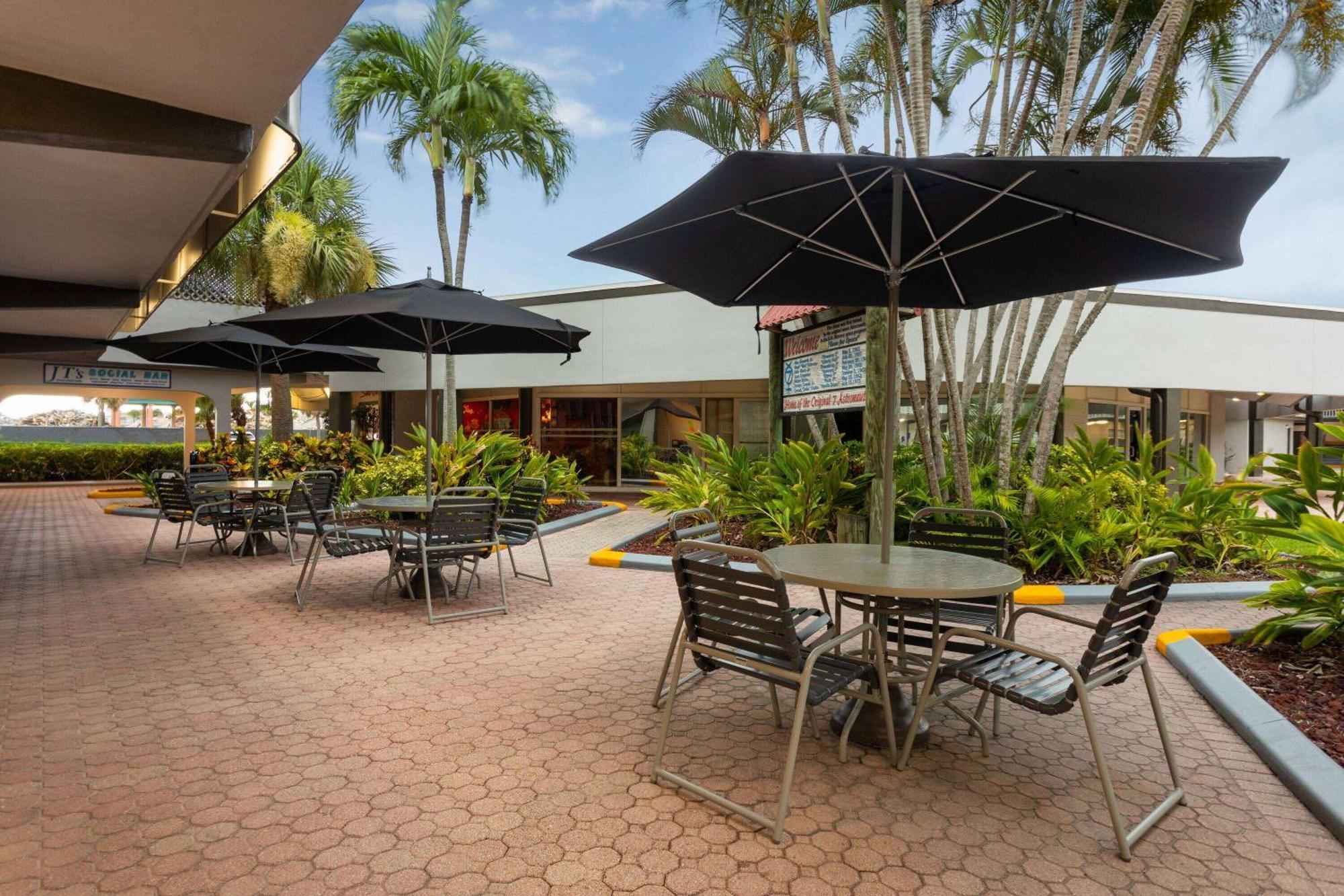 La Quinta Inn By Wyndham Cocoa Beach-Port Canaveral Екстериор снимка