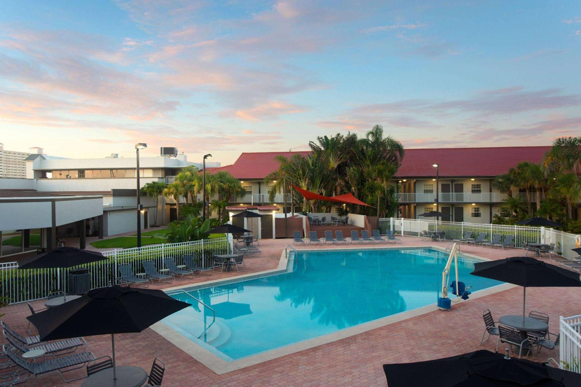 La Quinta Inn By Wyndham Cocoa Beach-Port Canaveral Екстериор снимка