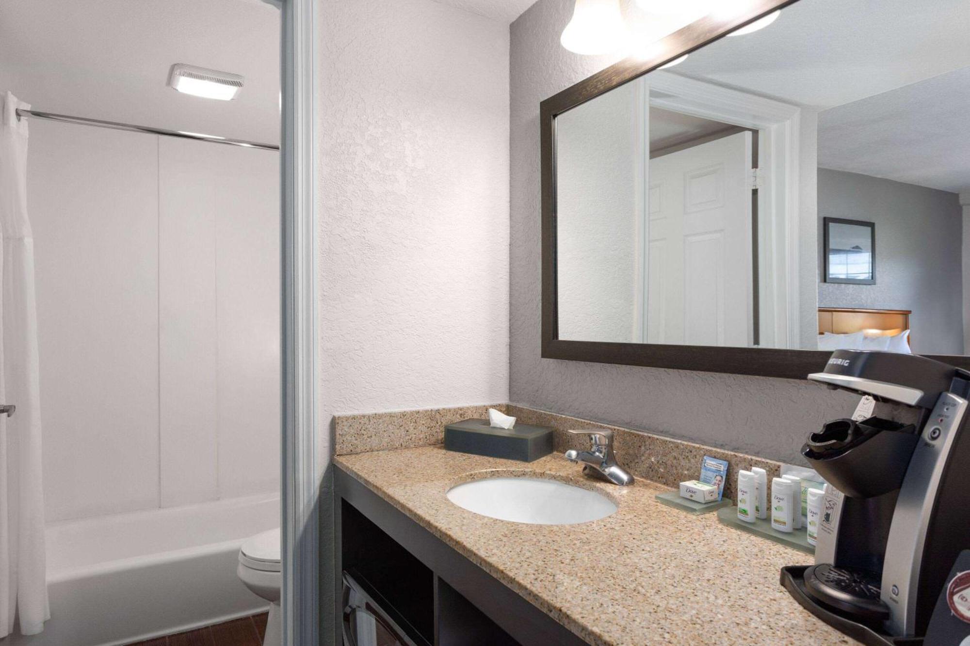 La Quinta Inn By Wyndham Cocoa Beach-Port Canaveral Екстериор снимка
