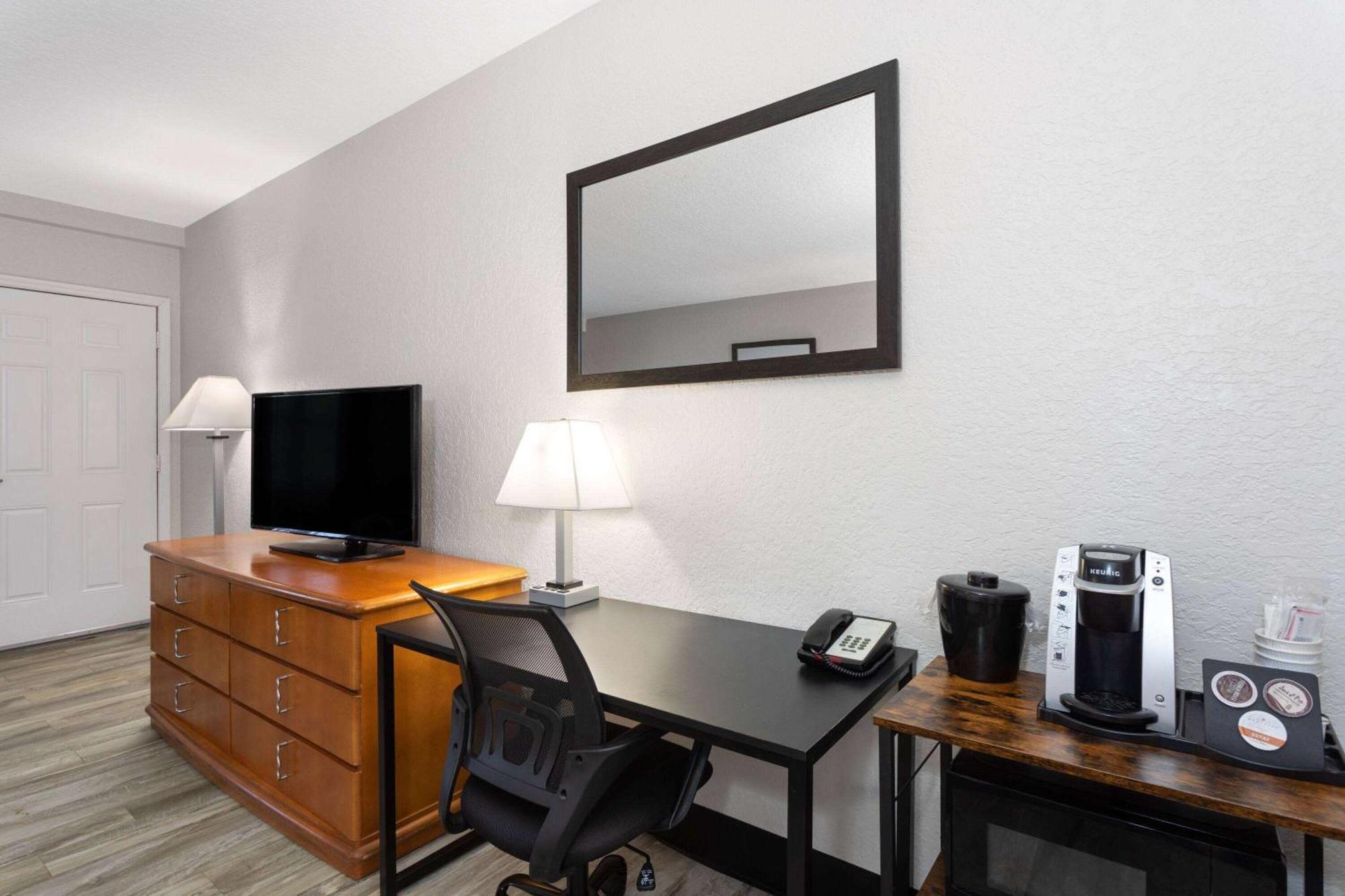 La Quinta Inn By Wyndham Cocoa Beach-Port Canaveral Екстериор снимка