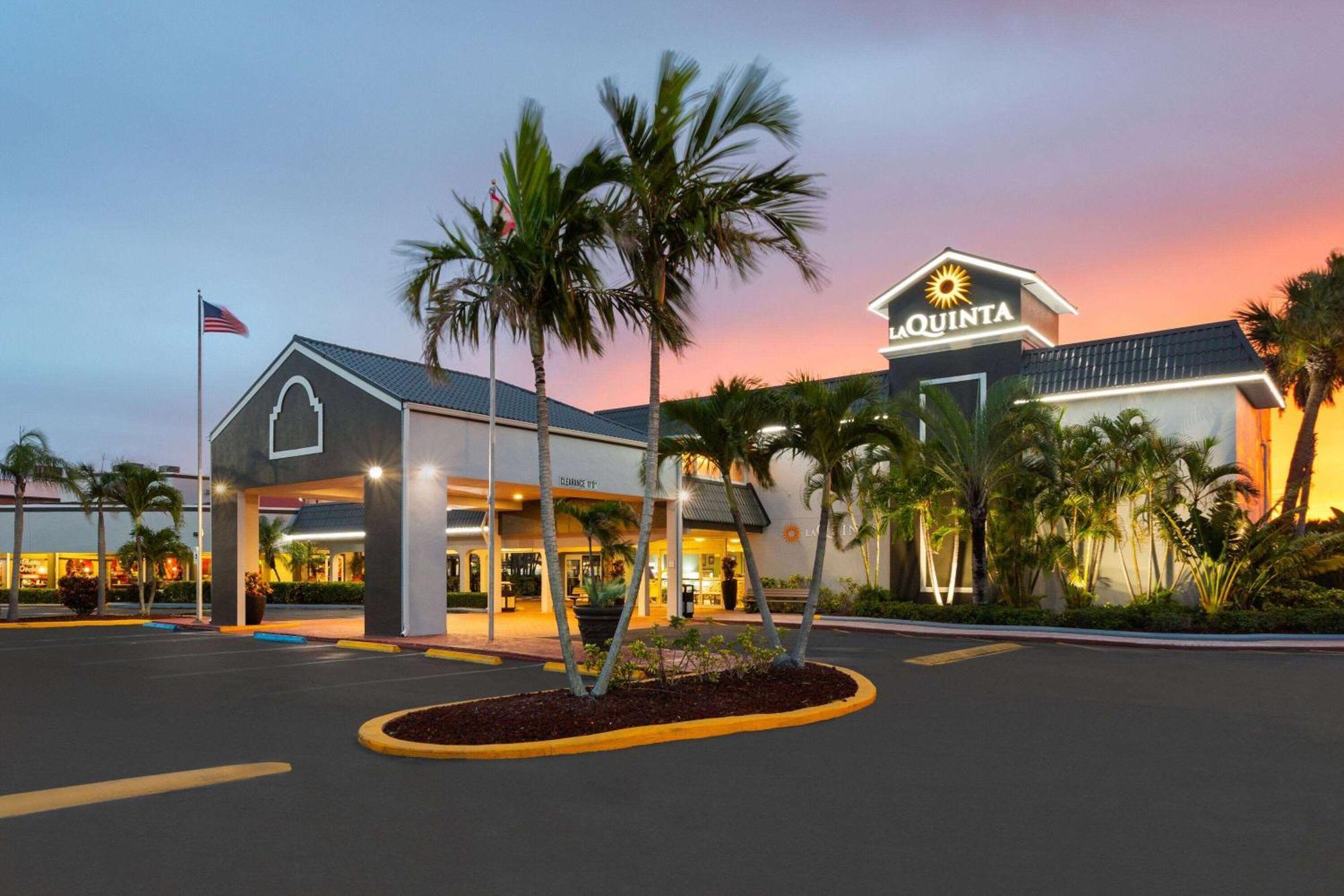 La Quinta Inn By Wyndham Cocoa Beach-Port Canaveral Екстериор снимка