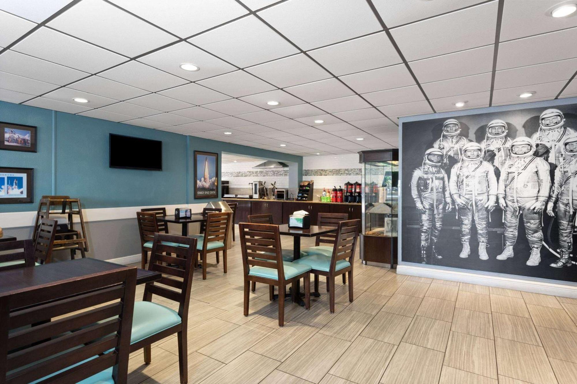 La Quinta Inn By Wyndham Cocoa Beach-Port Canaveral Екстериор снимка