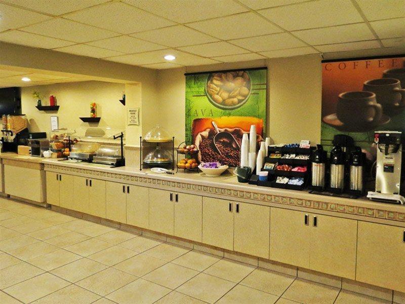 La Quinta Inn By Wyndham Cocoa Beach-Port Canaveral Ресторант снимка